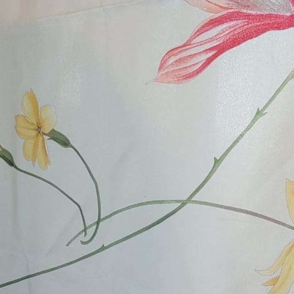 Salvatore Ferragamo Red and Cream Floral Scarf Made In Italy - Picture 13 of 16